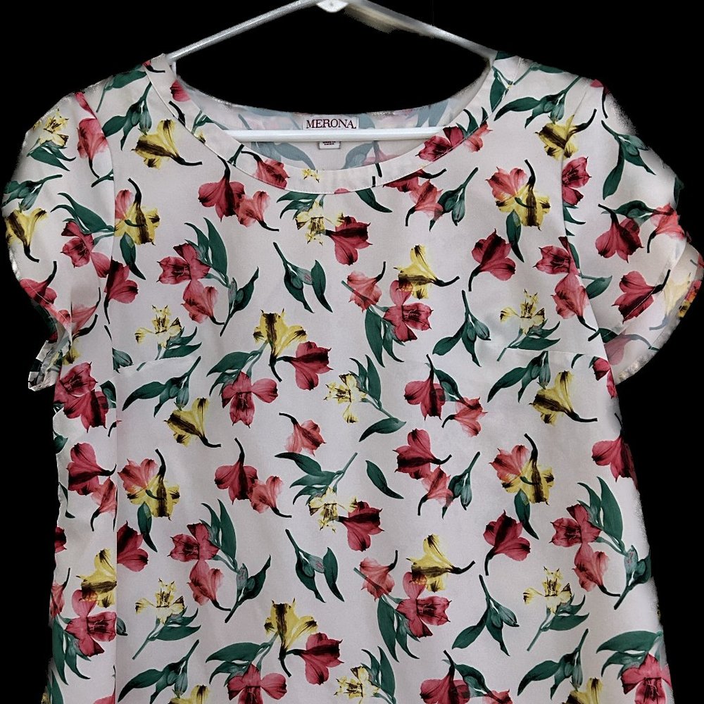Like new condition, lovely top!